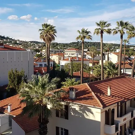 Proche De Pres Du Centre De Golfe Juan Coin Calme