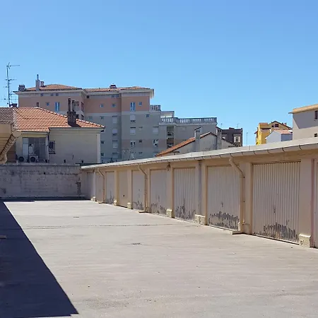Golfe Juan Garage Proche